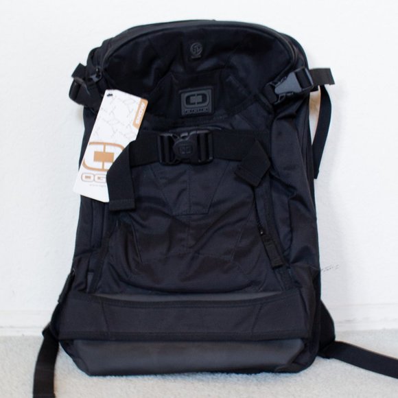 OGIO Other - OGIO | Snowboard/Skateboard Backpack | Black